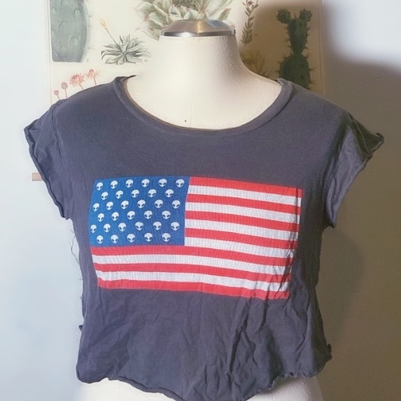 Alien crop top 👽 - Picture 2 of 3